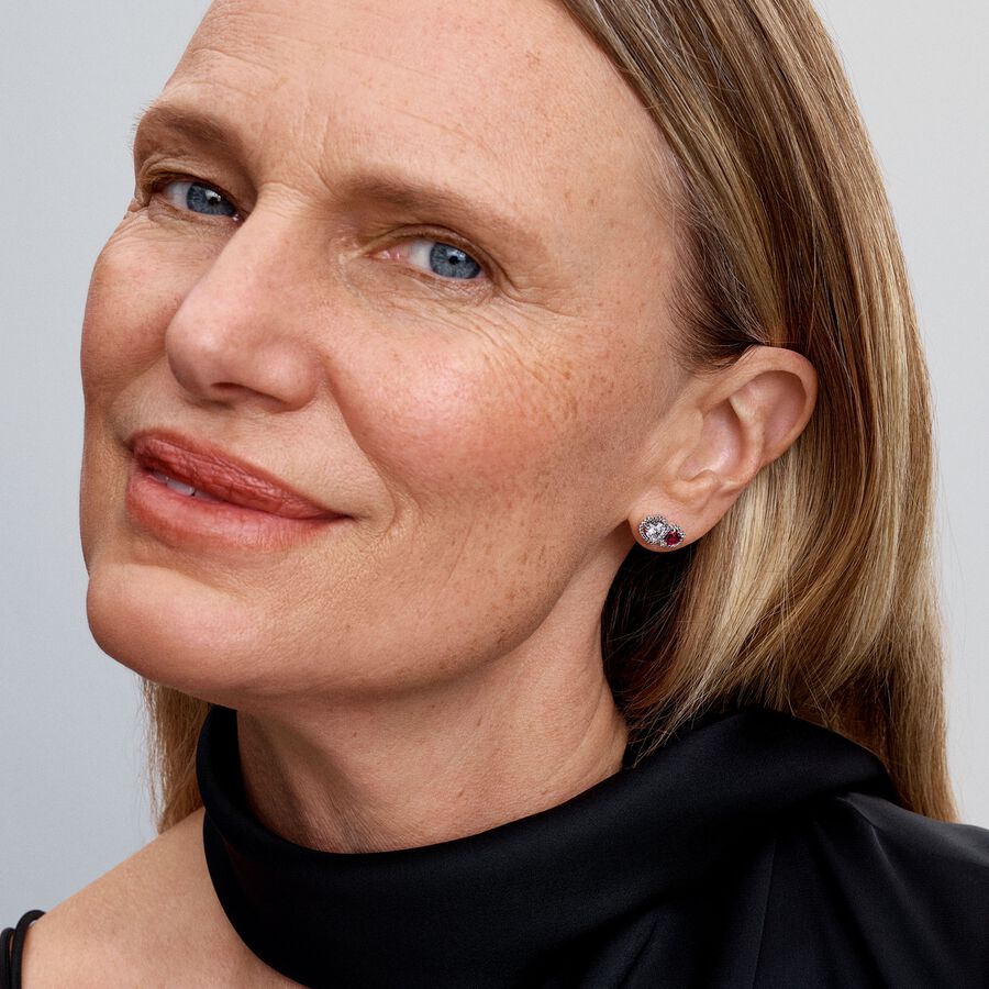 Brincos Espigão Corações Auréola